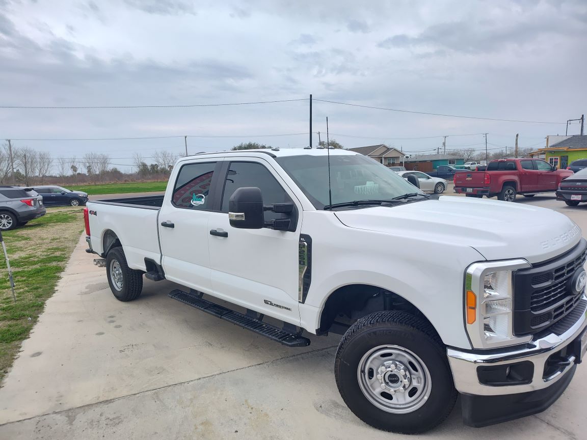 White Ford F-250